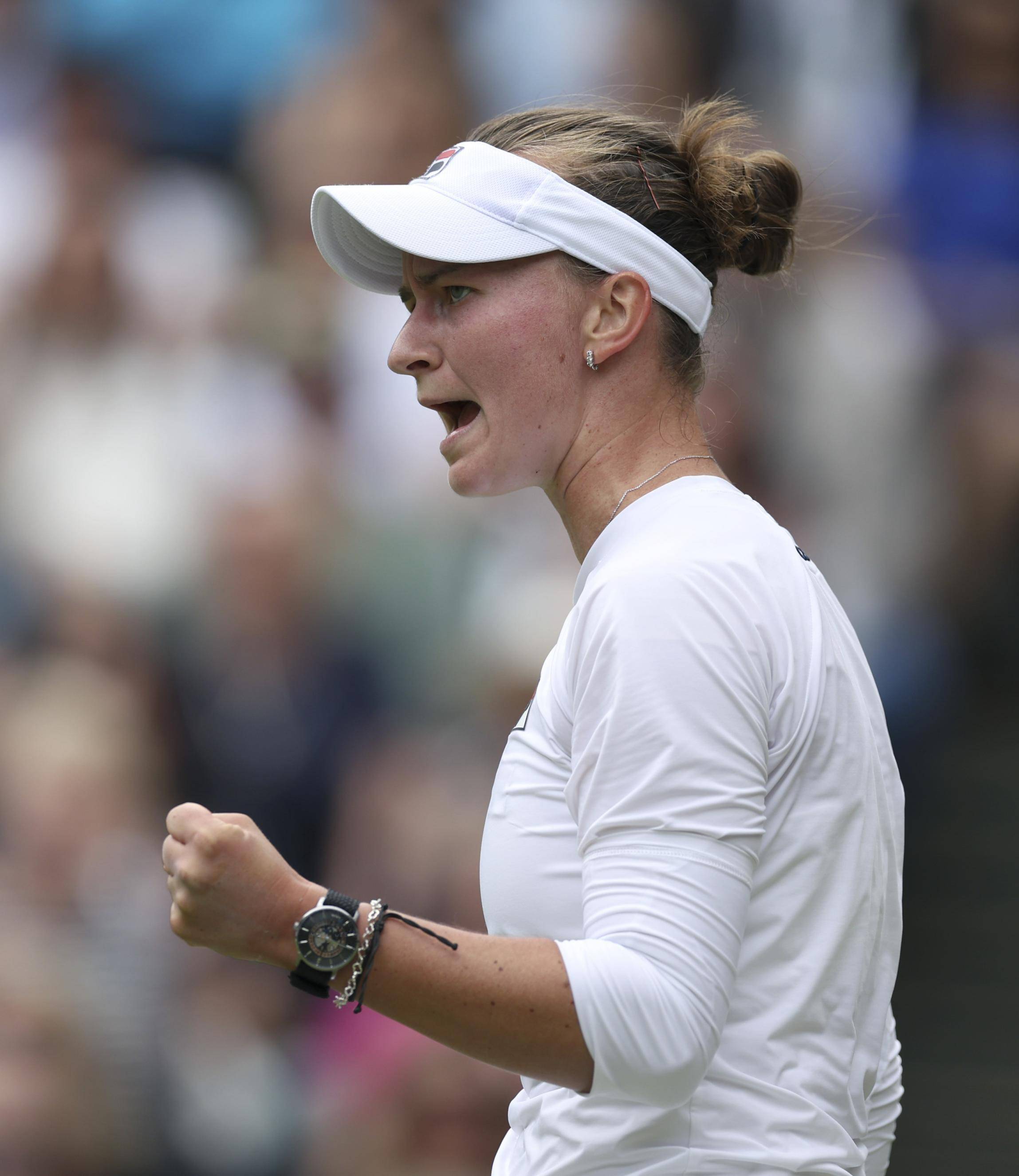 PG游戏- 加拿大队带队取胜！，科维托娃重要时刻锐不可当观众掌声雷动