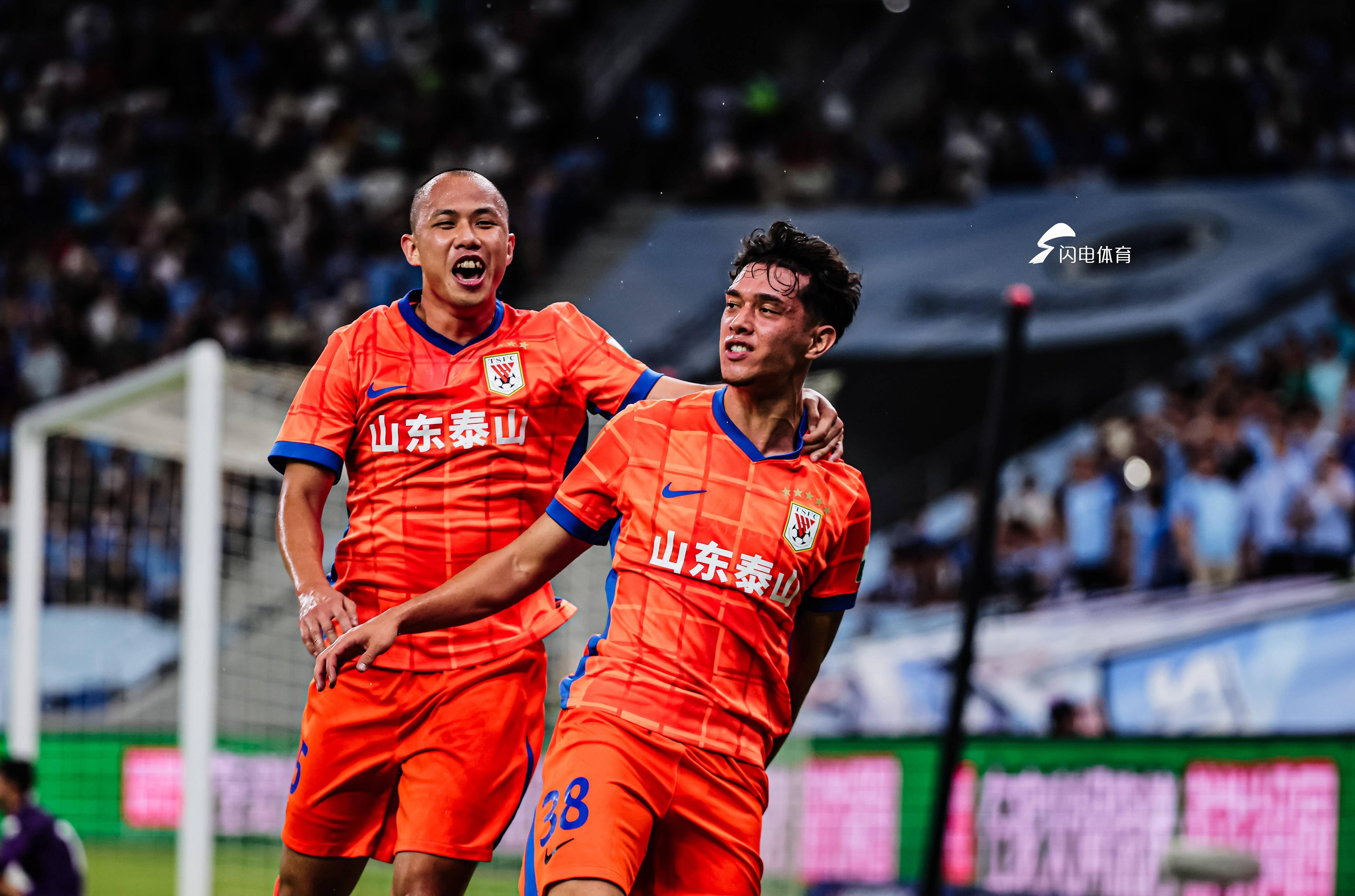 PG电子-包含赛地聚焦：欧超杯国际比赛日热度飙升；上海申花队长鼓劲；更衣室稳定；轮换策略成焦点的词条