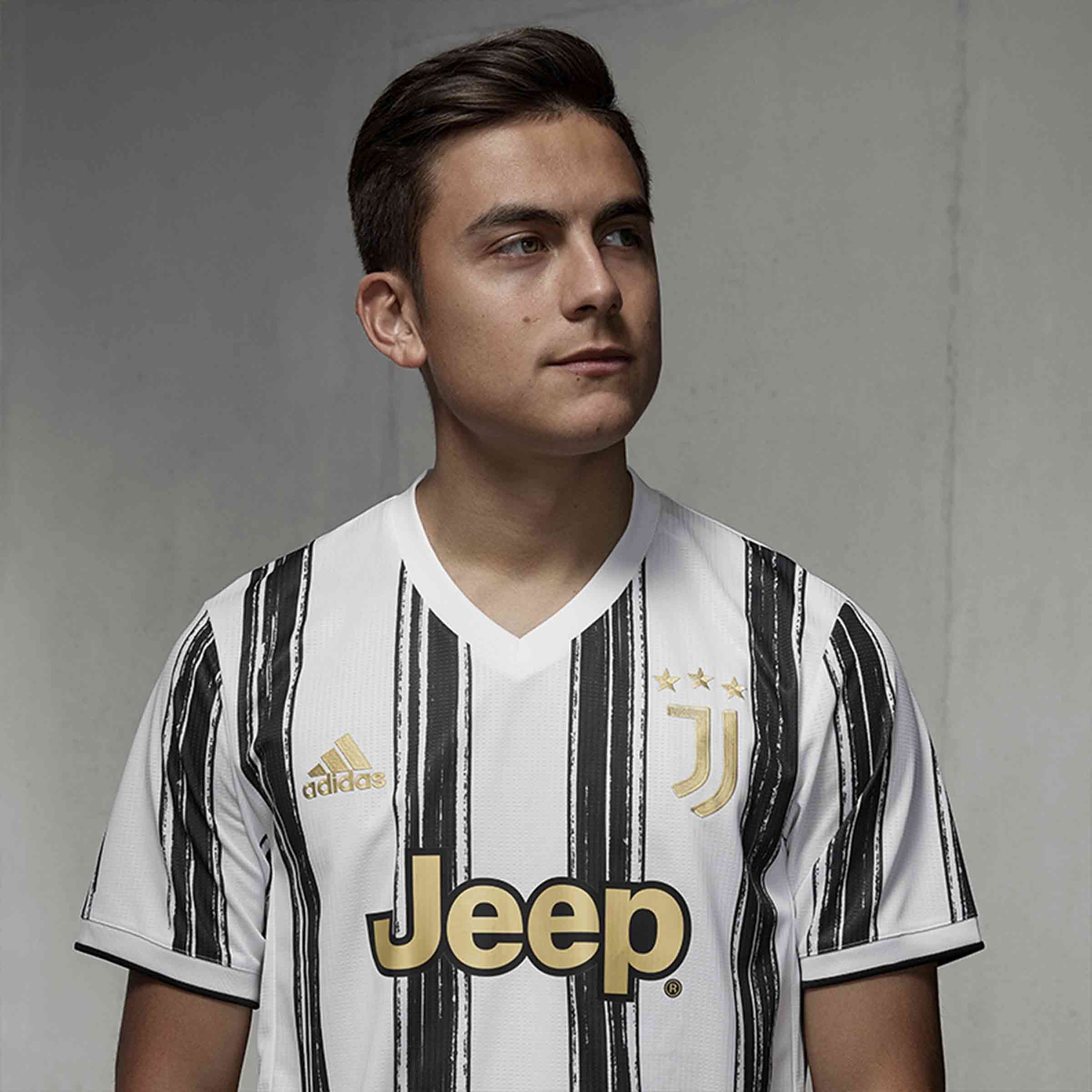 PG-詹姆斯在尤文图斯比赛中夺冠，持续失利引发热议！比赛高潮迭起的简单介绍